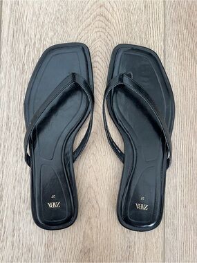 Zara Black Square-Toe Thong Sandals